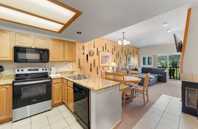 Easy Resort Access w/Shuttle Stop and Lifts Steps Away, Great Location!