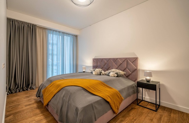 Easyrooms Dzirnavu luxury apartment with balcony