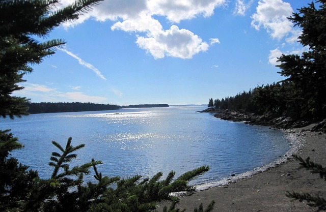 'Ebb and Flow' a light and airy seaside get-away at Crescent Beach