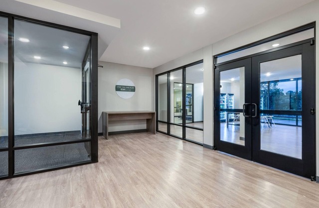 Echo Suites Sterling