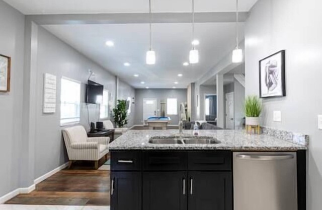 Eclectic and Spacious 6BR w/Pool Table & Foosball