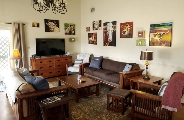 Eclipse Ready! Beautiful Covered Patio - King and Queen Beds - Huge Greatroom