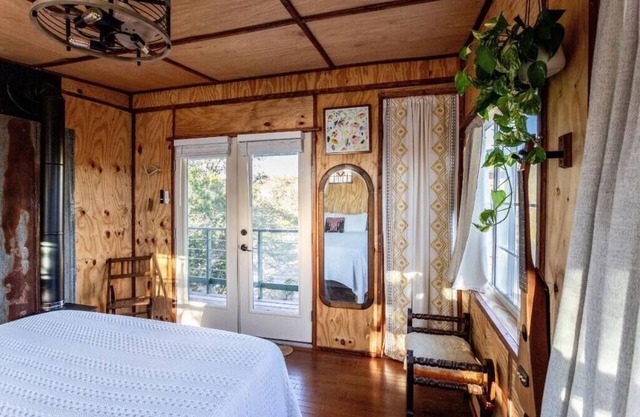 Eco Friendly Treehouse Retreat