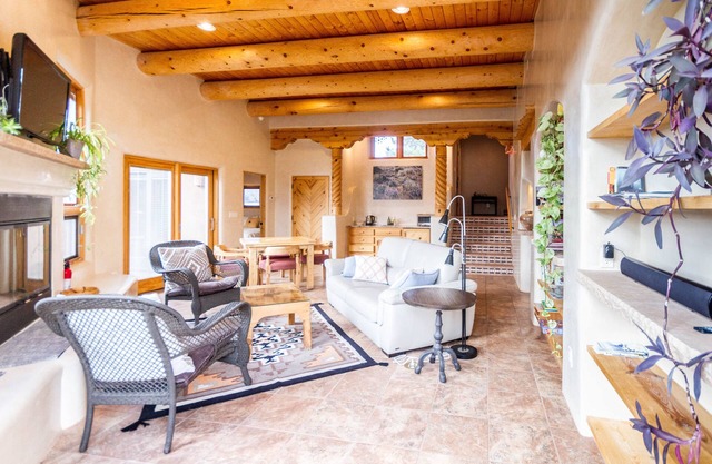 Eco Home With Amazing Mountain Views Close To Town