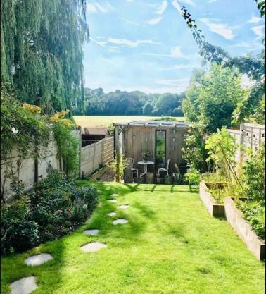 Eco lodge in tranquil setting close to Central London