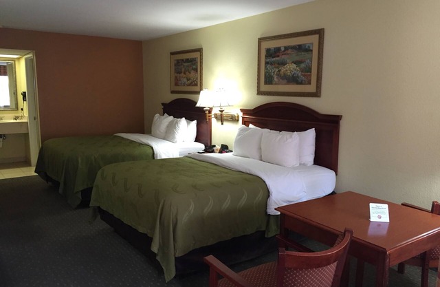 Econo Lodge Inn & Suites Eagle Pass