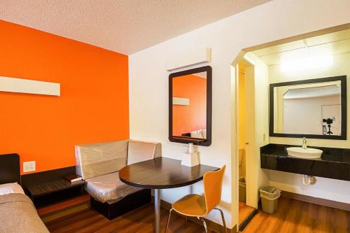 Economy Hotel Kansas City