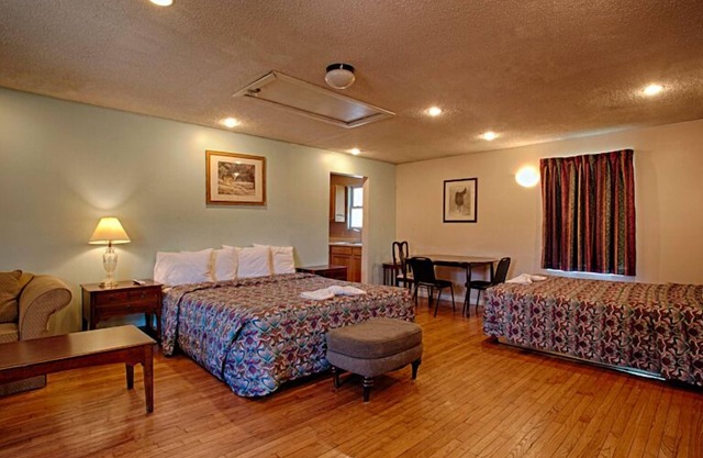 Economy Motel Inn & Suites