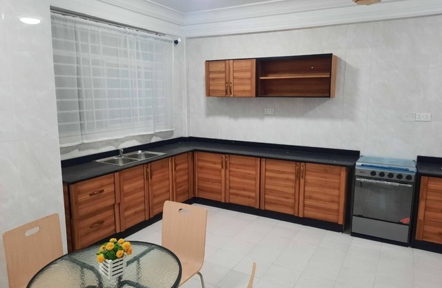 EFUA ANOAH HOTEL & APARTMENT