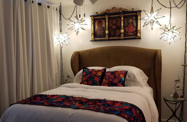 El Bungalow Uno ~ Eclectic East Side ATX