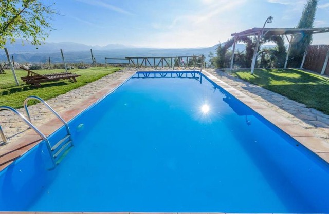 El Morrón Algarinejo by Ruralidays