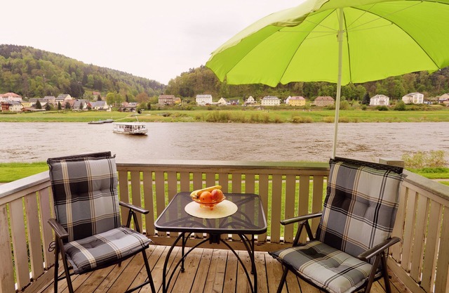 Elbe-2-Resort Directly on the Elbe