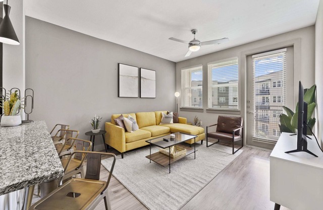 Elegant 1BR king suite close to DT w/fast WiFi