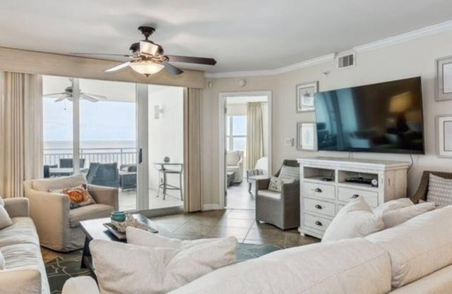 Elegant 3/3 Condo With Panoramic Views!