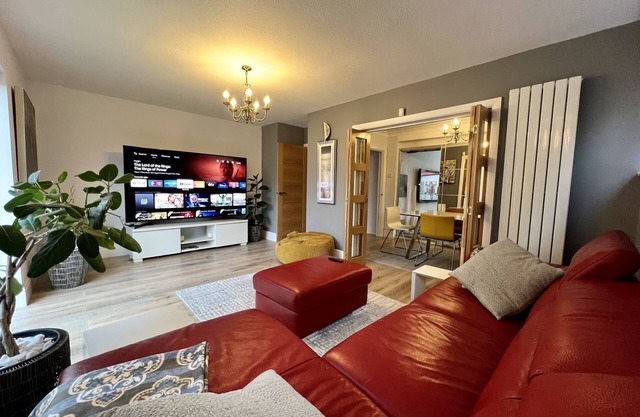 Elegant 4 Bedroom Detached House
