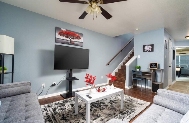 Elegant/4miles to Downtown/Gameroom & Firepit