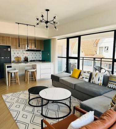 Elegant & Comfy 3-Bedroom Suite With Pool, Restaurant, Sauna, Bistro, Gym, Office Space, Fast Wi-Fi & City Views