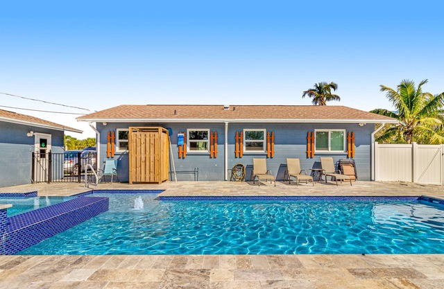 Elegant cottage in AMI/Cortez fishing village with central AC & washer/dryer