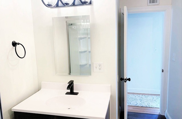 Elegant French Country - Apt A