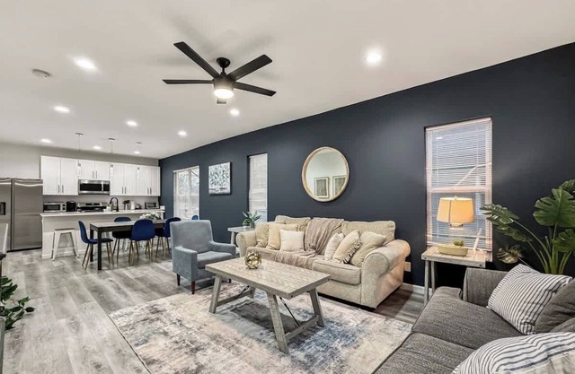 Elegant Home 3BD | Sleeps 12 | Free Parking