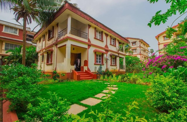 Elegant Home With Pool-Carmona Beach,Goa