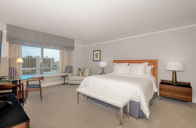 Elegant King Studio Suite + Kitchenette