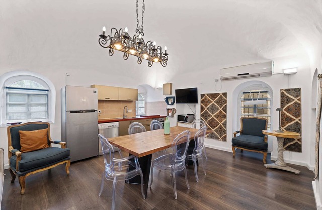Elegant Mamilla Villa 5BR Rooftop Jacuzzi Steps from Old City
