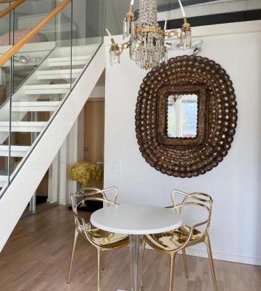 Elegant Penthouse Loft - Center