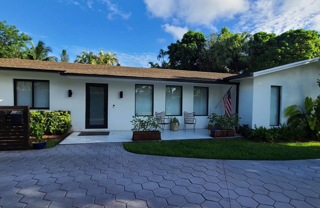 Elegant Retreat Near Thallata Estate - spacious and modern amenities