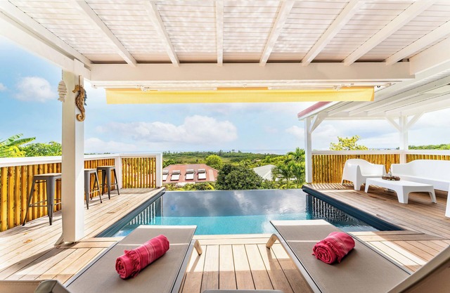 Elegant villa Ti Moca offering a vue sur les îles voisines, ideal for 6 guests