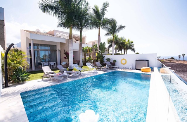 Elegant Villa with private pool and ocean view