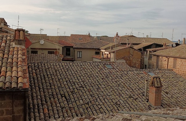 Elena's apartment in Orvieto. EN055023C101032515.