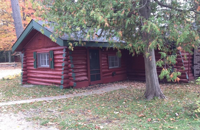 Ellis Lake Resort - Oak Logroom-Interlochen/Traverse City