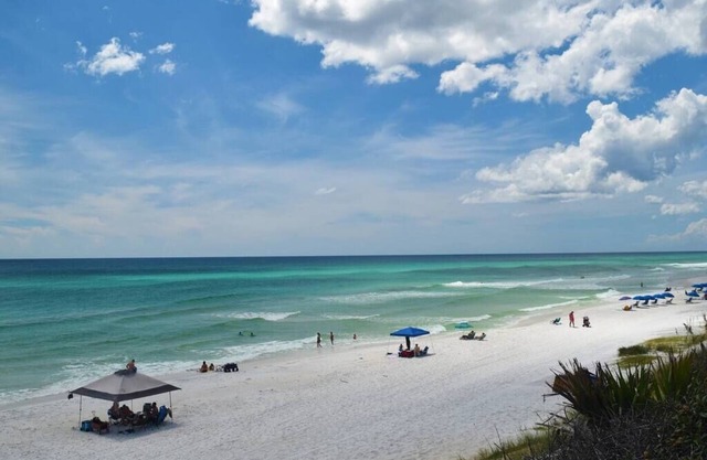 Elm By The Sea, New listing- sleeps 24, private pool, hot tub, firepit, golf cart
