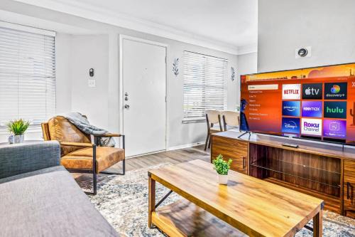 Embrace Austins Vibrant Heart Elegant 1BR Haven