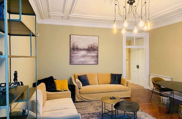 Emenda 1 - Charming Apartment in Chiado w/Parking