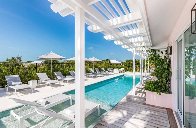 Emerald Waters is a luxurious 5 bedroom villa