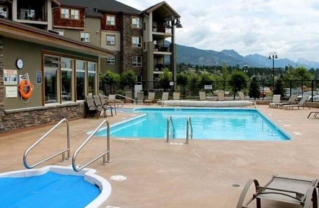 En Pointe | Top Floor | Pool | Hot Tub | Gym