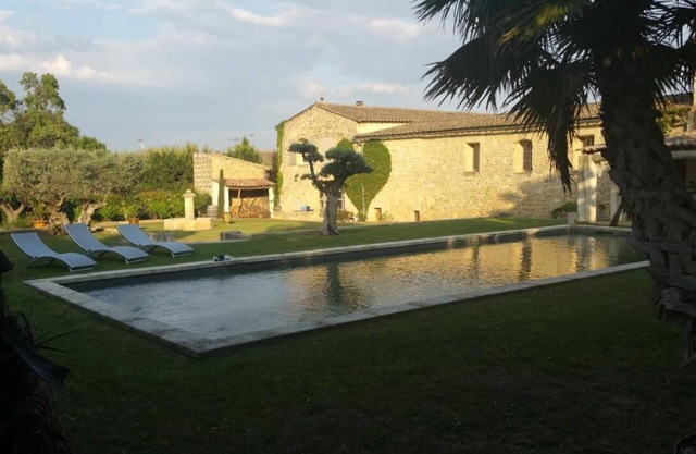 Enchanted Provencal farmhouse between vines and cicadas