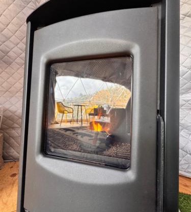 Enchanted Forest Dome ,10-15 minutes to Kings Canyons-New pellet stove for cozy warm nights