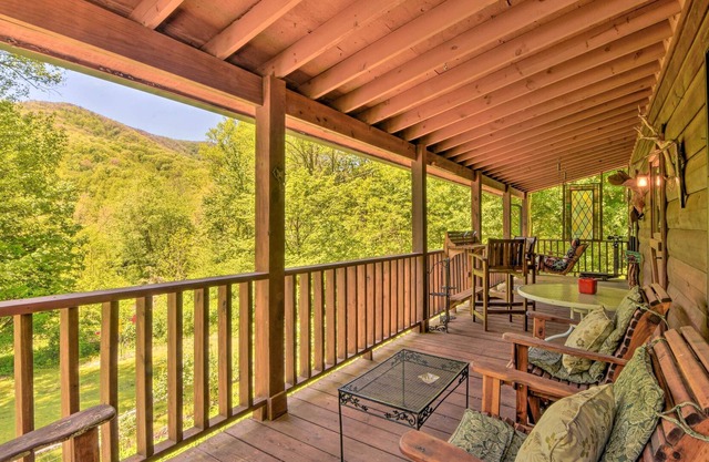 Enchanting Cabin w/ Mother-In-Law Suite: Mtn Views