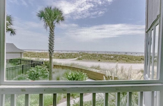End Unit Oceanfront Condo w/Views from all Rooms