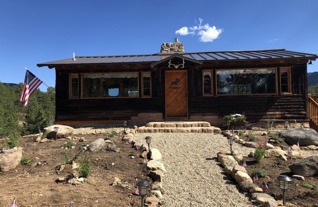 Enjoy family holidays near RMNP/Estes Park. New pricing for the fall/winter.