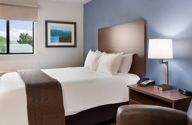 Enjoy Pet-Friendly Comfortable Room with Kitchen Near Old Mill District