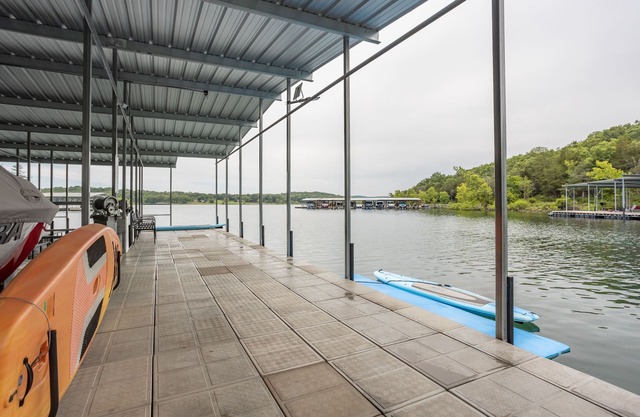 Enjoy Sassafras cabin on the shores of Table Rock Lake