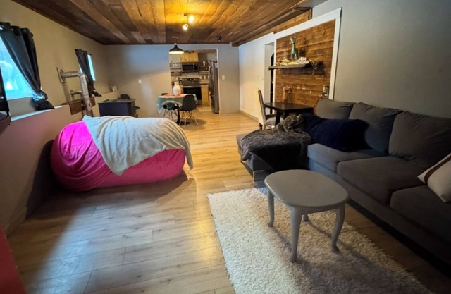 Enjoy the comfort of the hobby farm, sit back with a fire, hot tub and stars