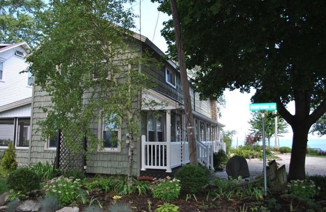 Enjoy the View From this Charming Lakefront House in Private Park