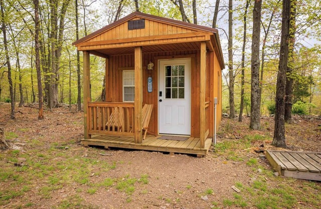Enjoy this cabin/tiny home on 24 acres of oak and hickory forest close to Berkeley Springs, WV
