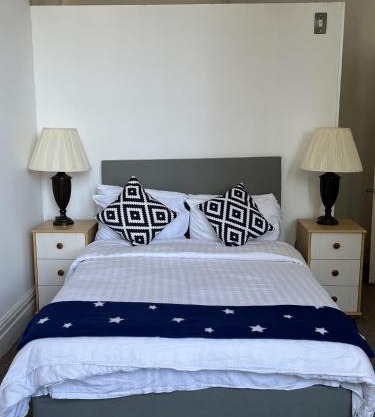 Ensuite Double Room, by Swansea University, Sketty, R2