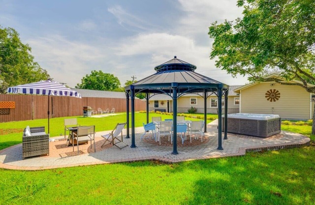 Entertainers retreat! 5/2, hot tub, Blanco river